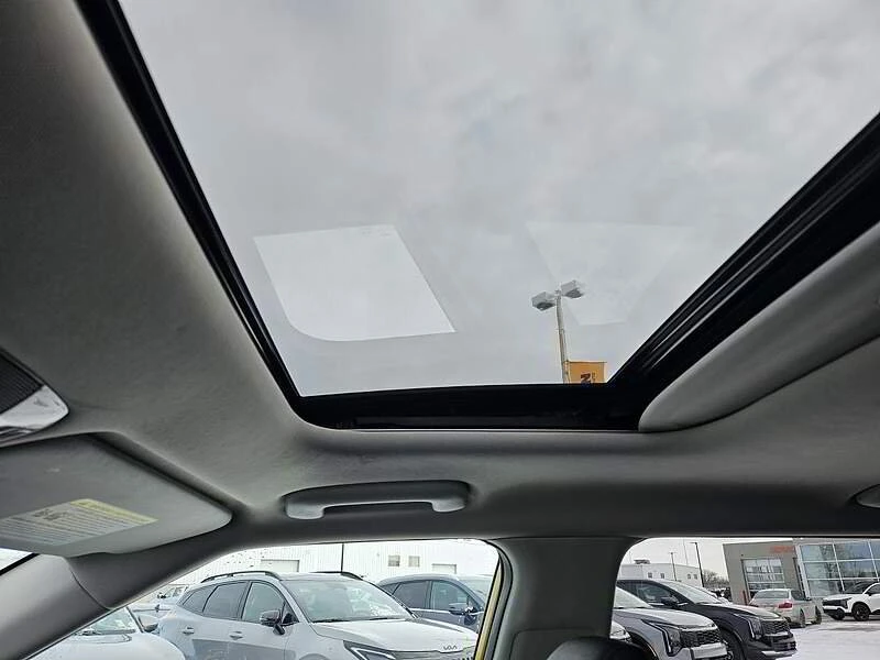 2022 Kia Seltos - Image 8 of 10