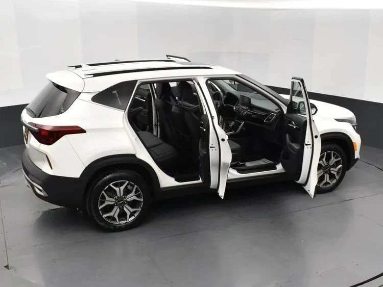 2022 Kia Seltos - Image 6 of 12