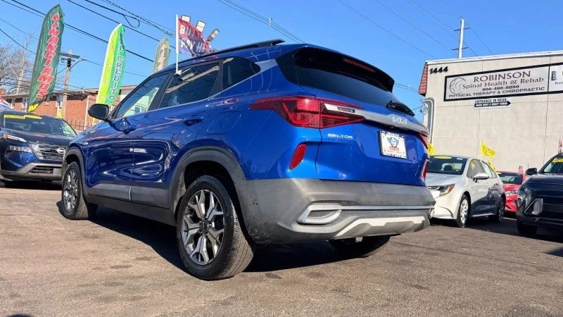 2022 Kia Seltos - Image 10 of 12