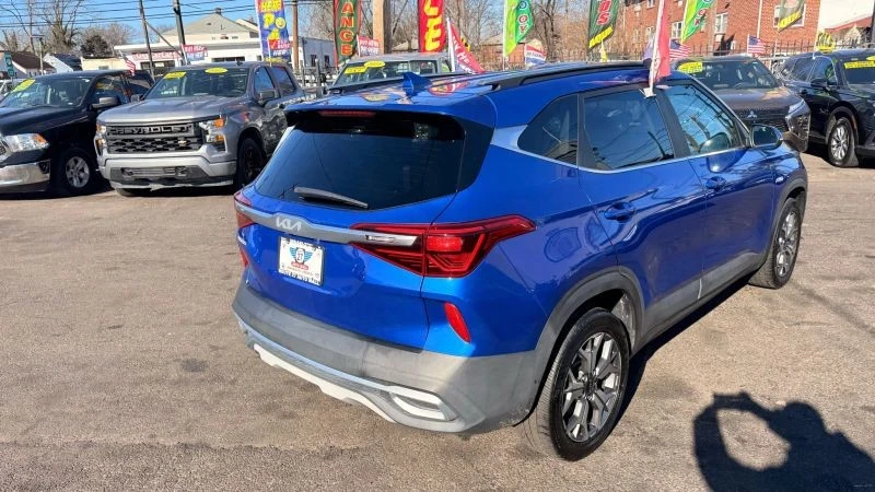 2022 Kia Seltos - Image 8 of 12