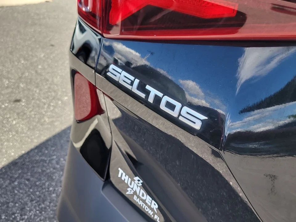 2022 Kia Seltos - Image 6 of 12