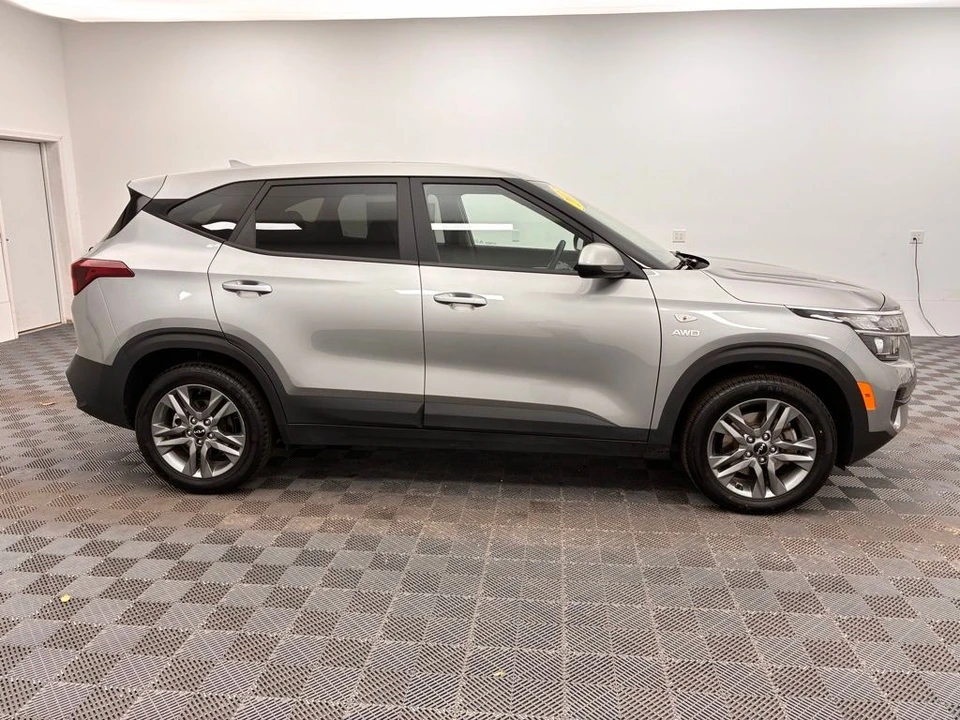 2022 Kia Seltos - Image 6 of 12