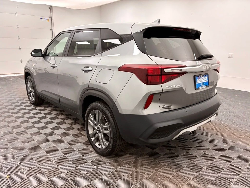 2022 Kia Seltos - Image 10 of 12