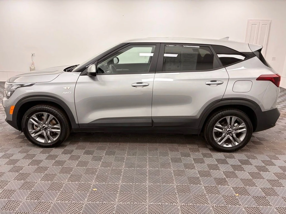 2022 Kia Seltos - Image 11 of 12