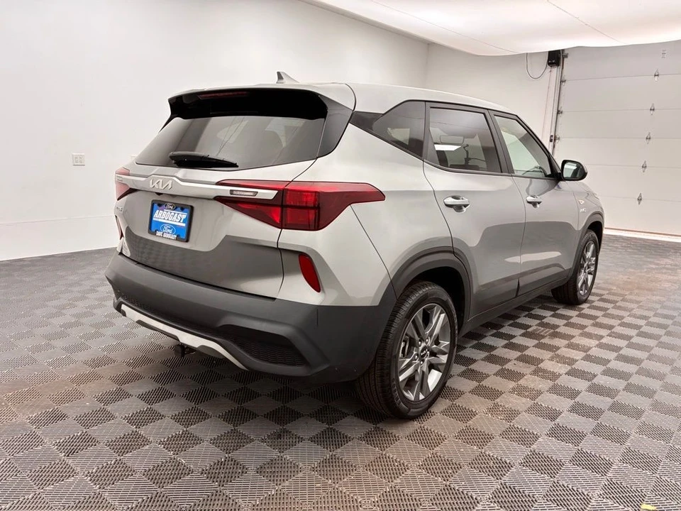 2022 Kia Seltos - Image 7 of 12