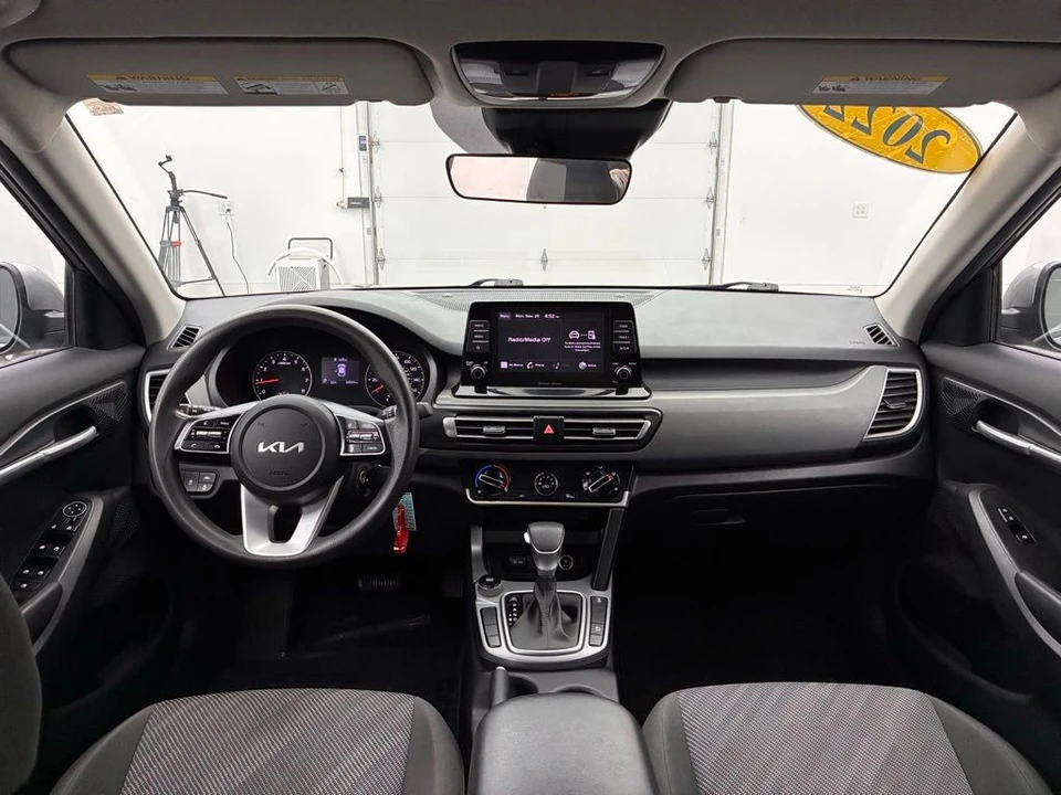 2022 Kia Seltos - Image 2 of 12