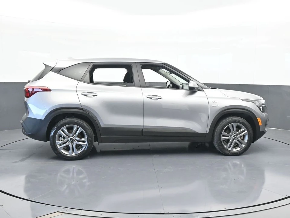 2022 Kia Seltos - Image 7 of 12