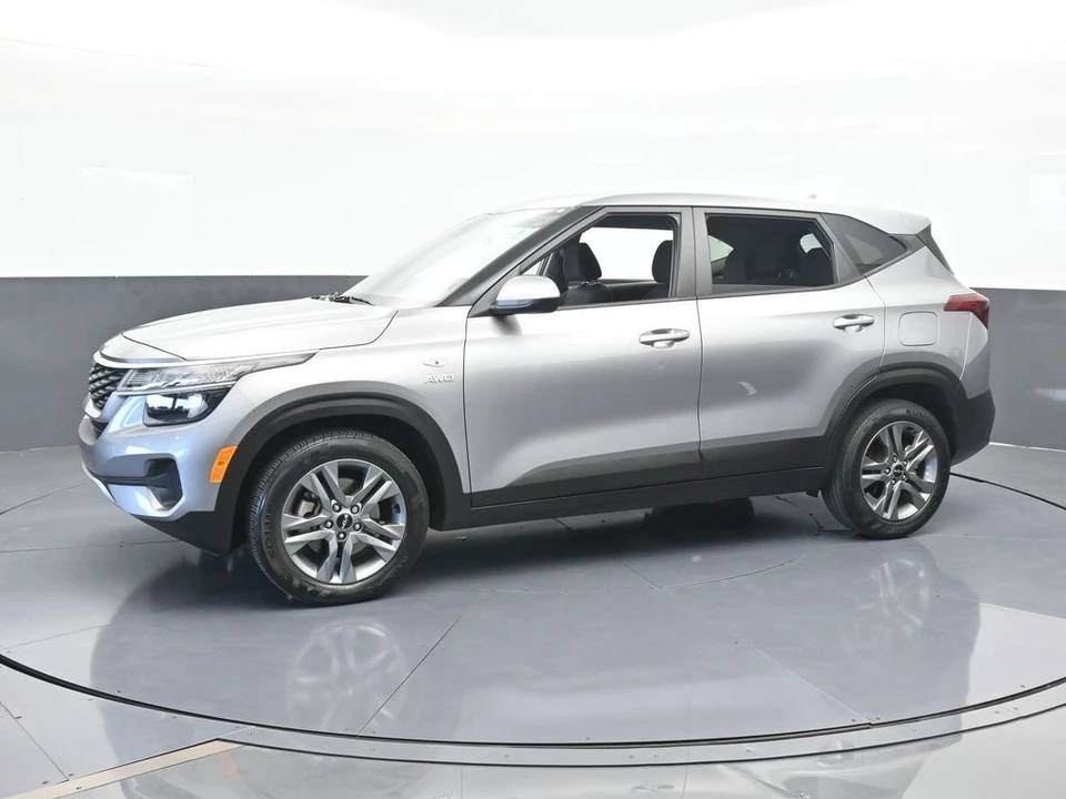2022 Kia Seltos - Image 2 of 12