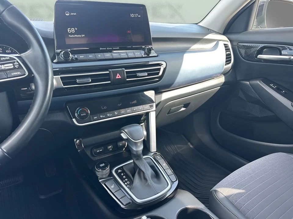 2022 Kia Seltos - Image 15 of 21