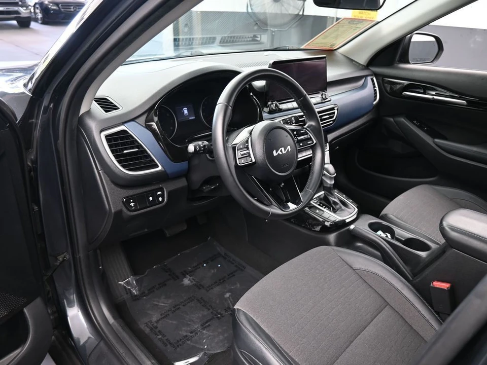 2022 Kia Seltos - Image 10 of 12