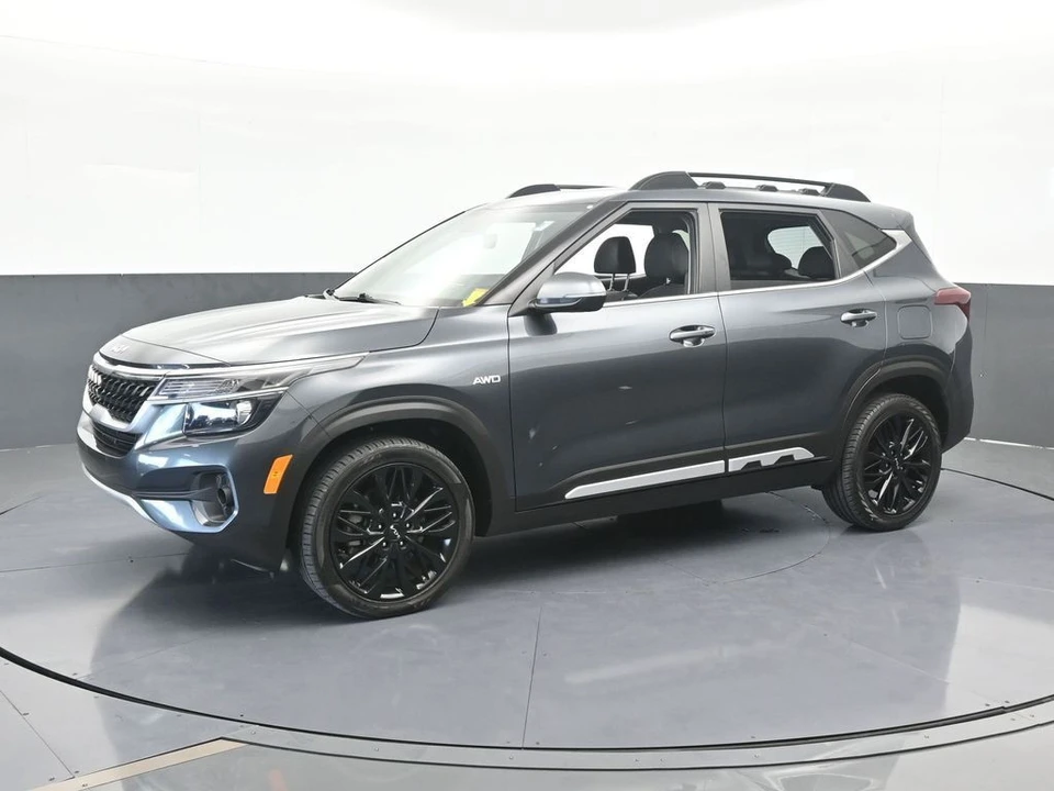 2022 Kia Seltos - Image 2 of 12
