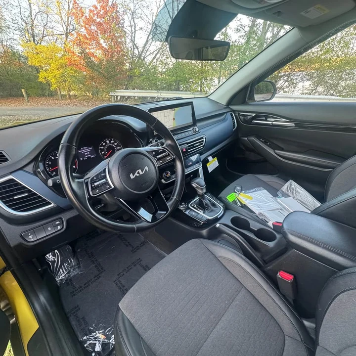 2022 Kia Seltos - Image 13 of 20