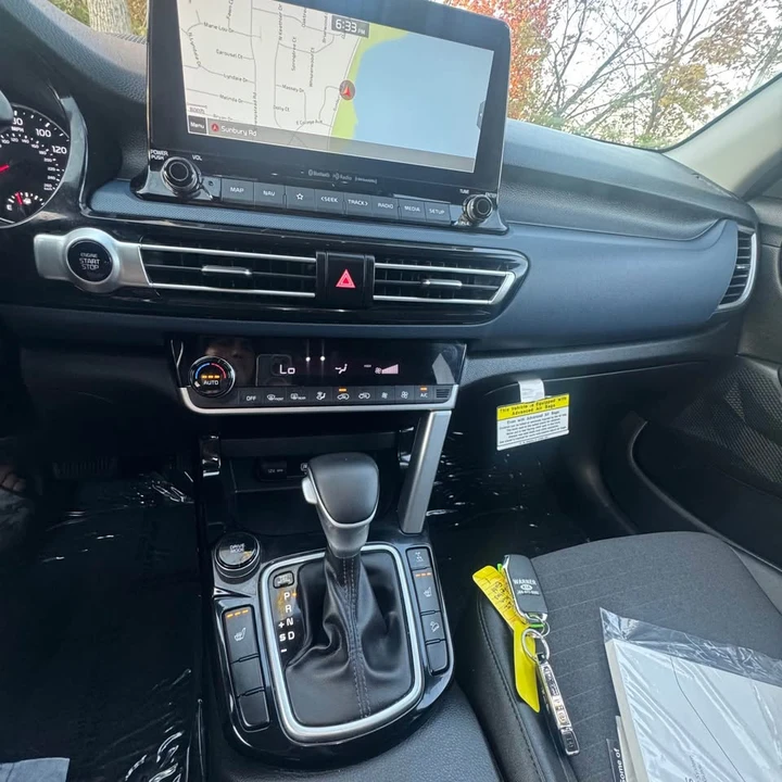2022 Kia Seltos - Image 17 of 20
