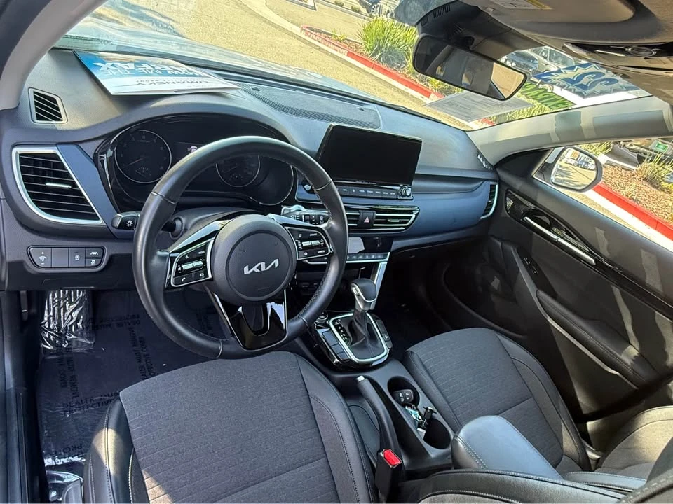2022 Kia Seltos - Image 8 of 11