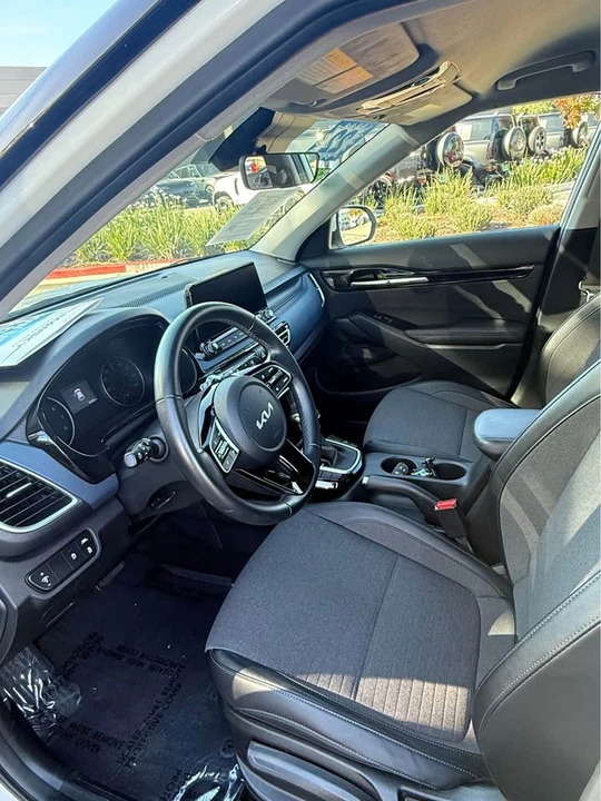 2022 Kia Seltos - Image 7 of 11