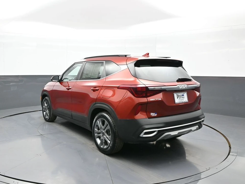 2022 Kia Seltos - Image 8 of 31