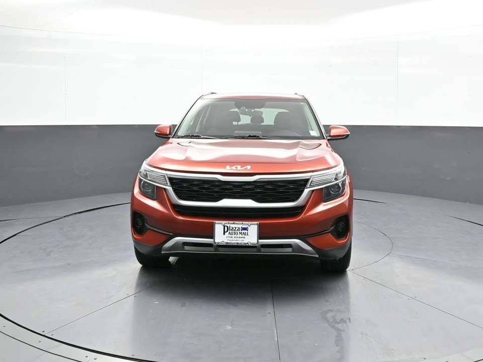 2022 Kia Seltos - Image 2 of 12