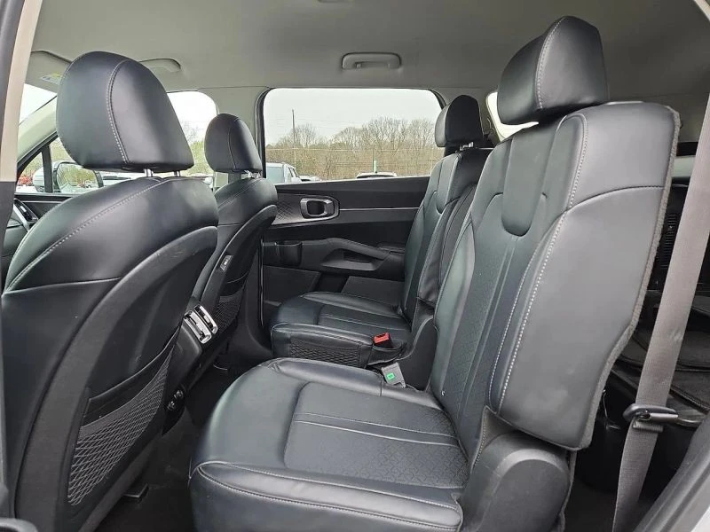 2022 Kia Sorento - Image 10 of 12