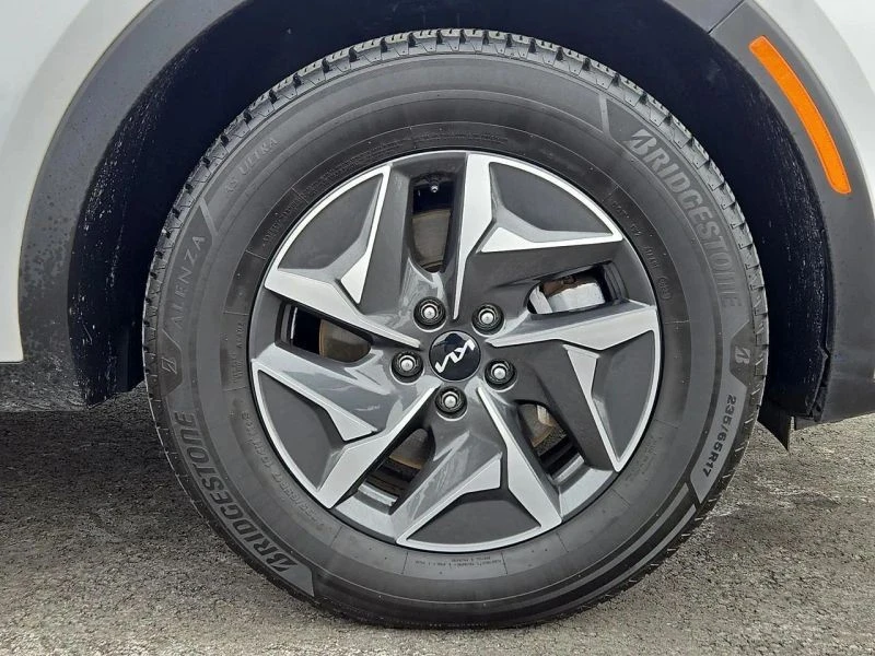 2022 Kia Sorento - Image 8 of 12