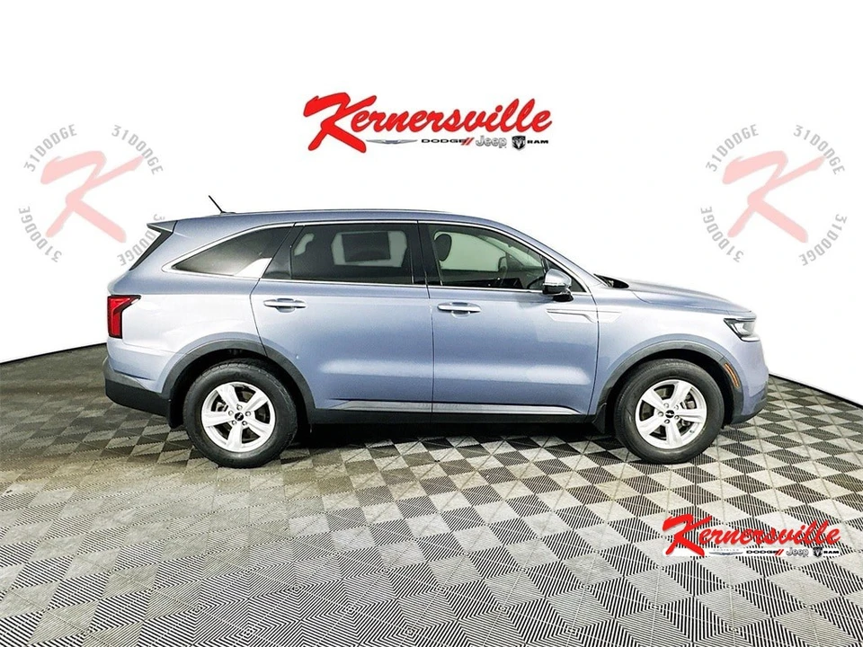 2022 Kia Sorento - Image 8 of 12
