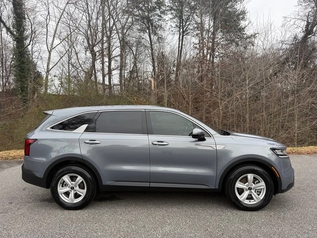 2022 Kia Sorento - Image 5 of 12