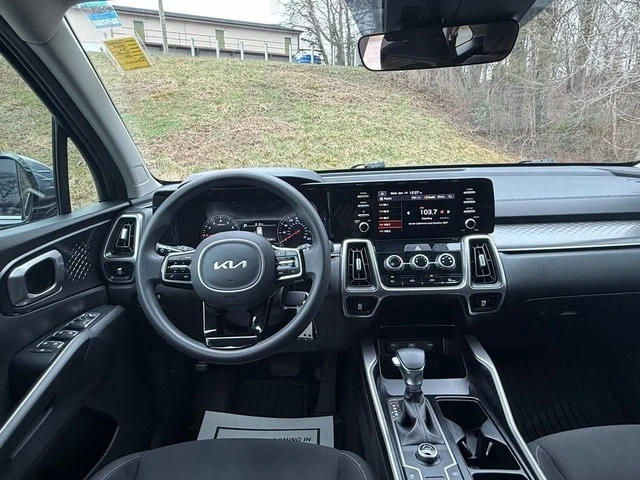 2022 Kia Sorento - Image 10 of 12