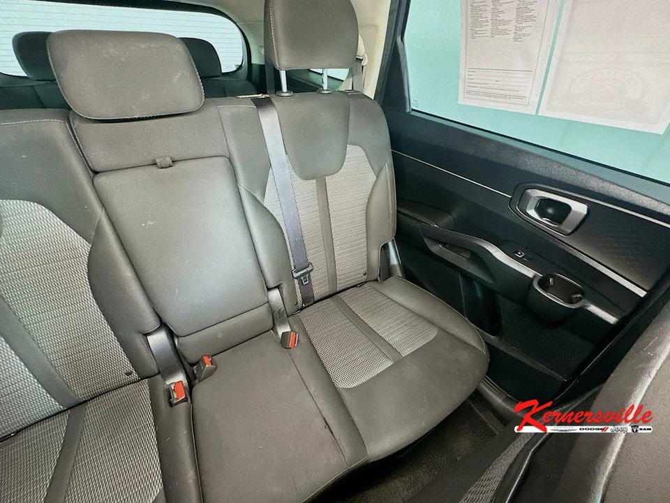 2022 Kia Sorento - Image 14 of 24