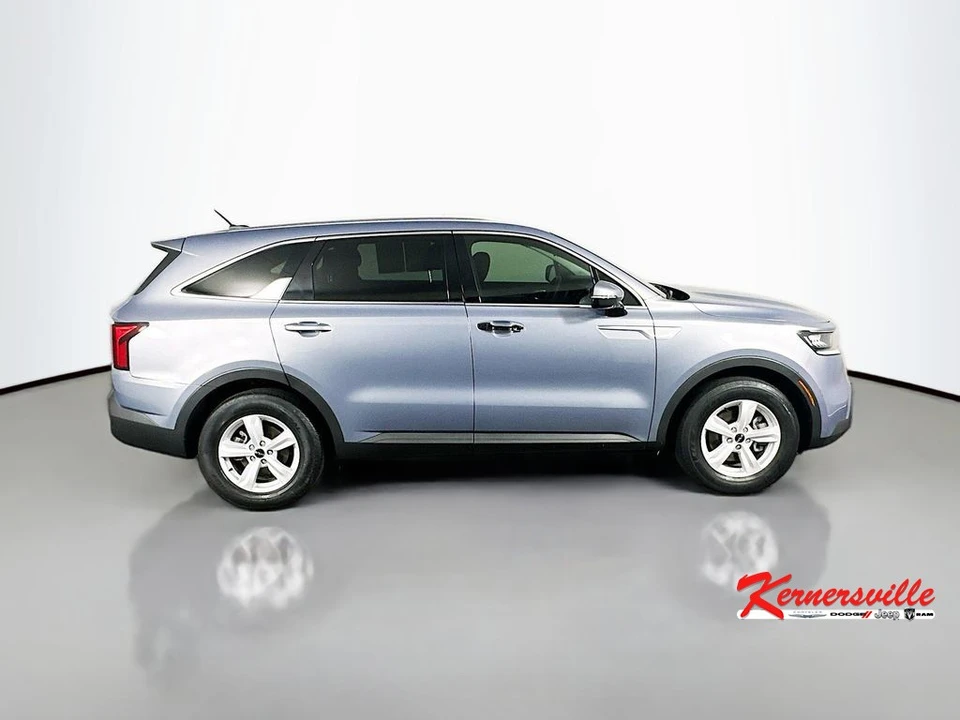 2022 Kia Sorento - Image 8 of 24