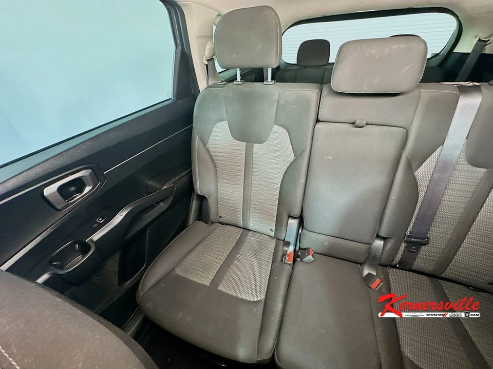 2022 Kia Sorento - Image 12 of 24