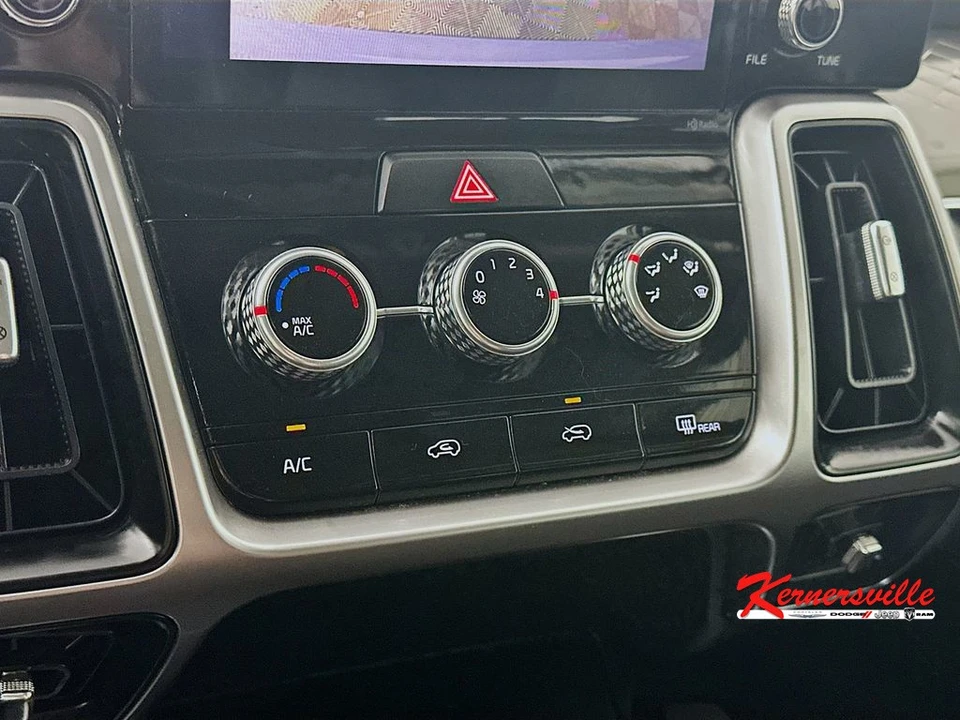 2022 Kia Sorento - Image 18 of 24