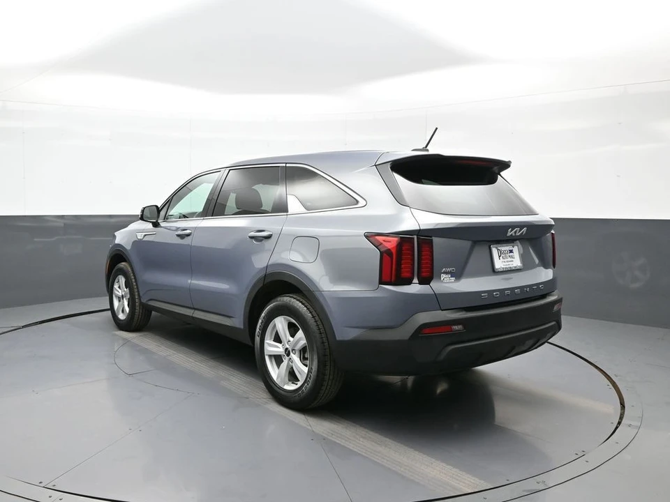 2022 Kia Sorento - Image 8 of 21