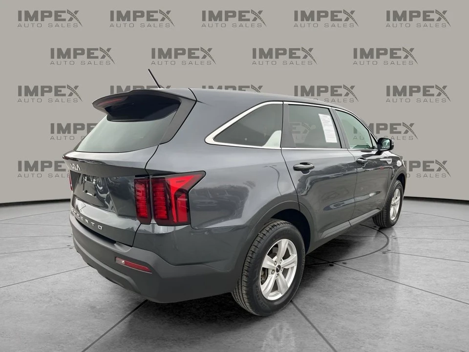 2022 Kia Sorento - Image 5 of 12
