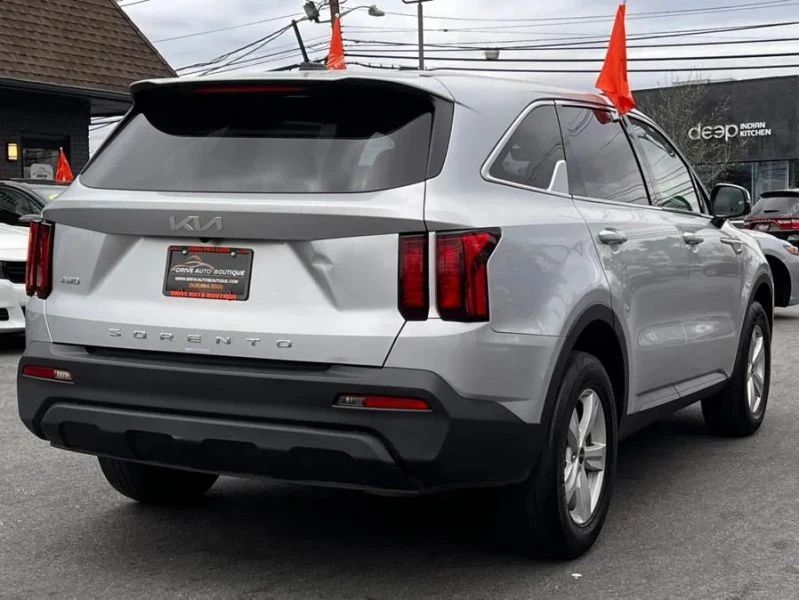 2022 Kia Sorento - Image 6 of 12