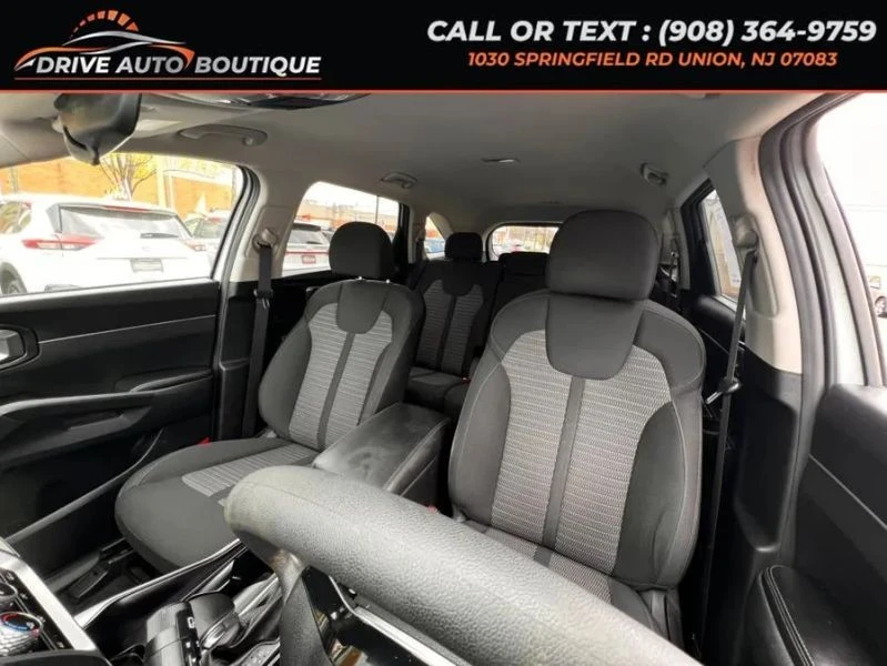 2022 Kia Sorento - Image 8 of 12
