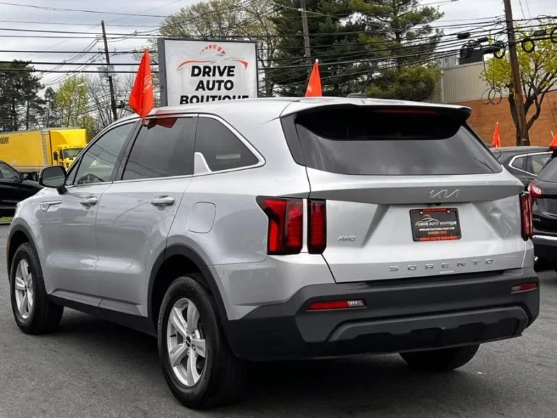 2022 Kia Sorento - Image 5 of 12