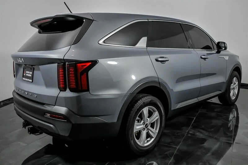 2022 Kia Sorento - Image 9 of 21