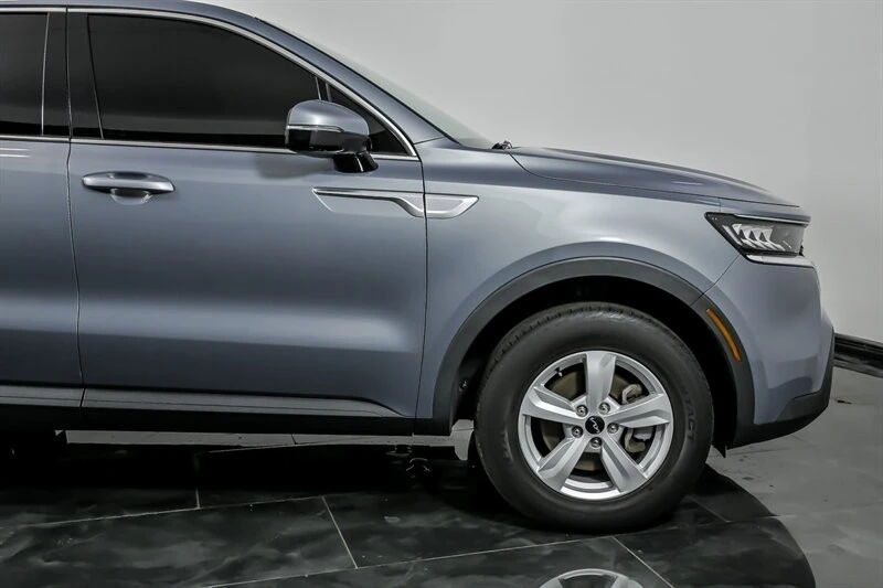 2022 Kia Sorento - Image 11 of 21