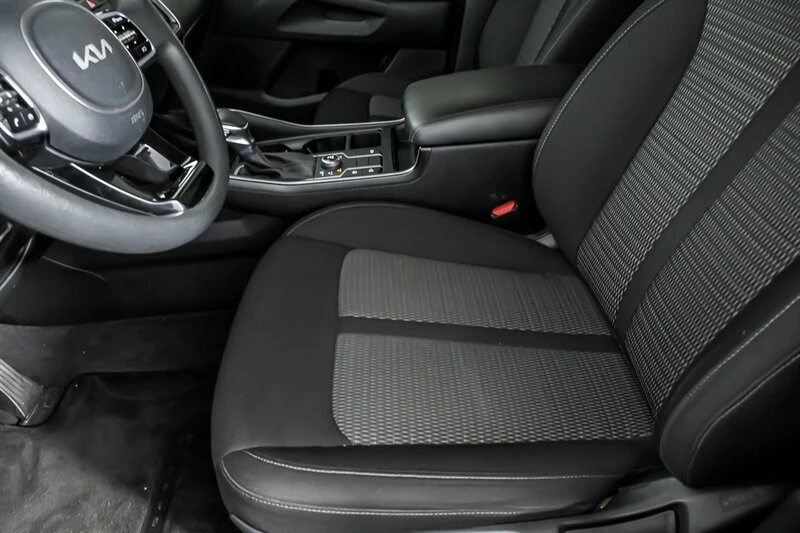 2022 Kia Sorento - Image 16 of 21
