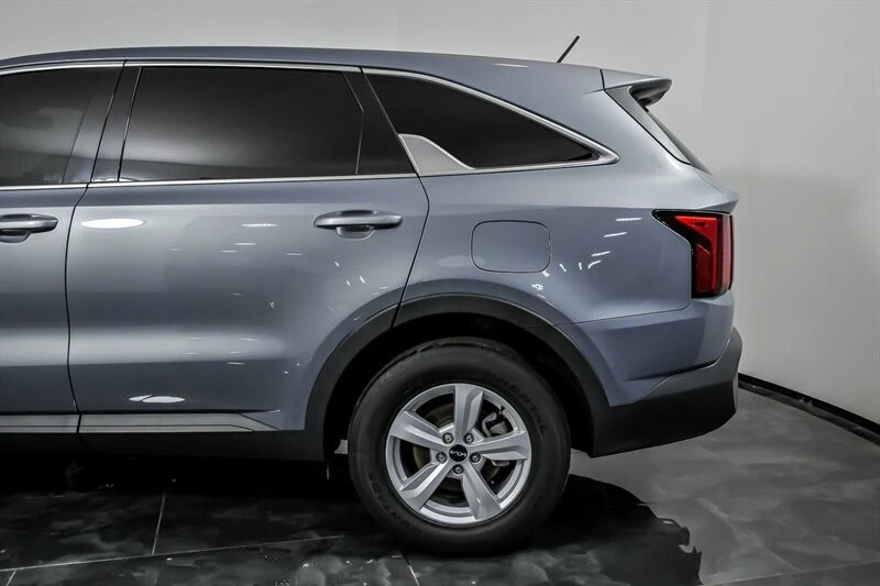 2022 Kia Sorento - Image 7 of 21