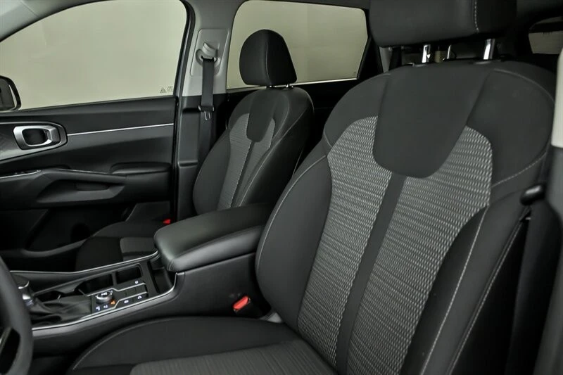 2022 Kia Sorento - Image 17 of 21