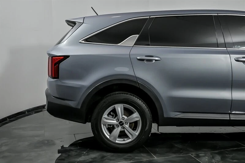 2022 Kia Sorento - Image 10 of 21