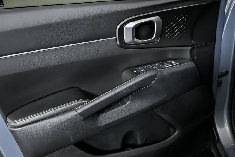 2022 Kia Sorento - Image 14 of 21
