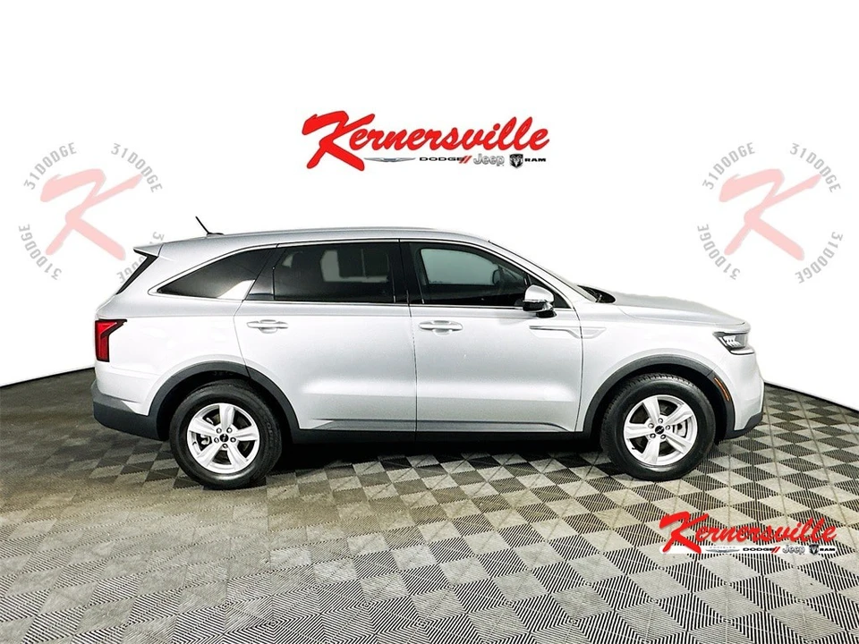 2022 Kia Sorento - Image 8 of 12
