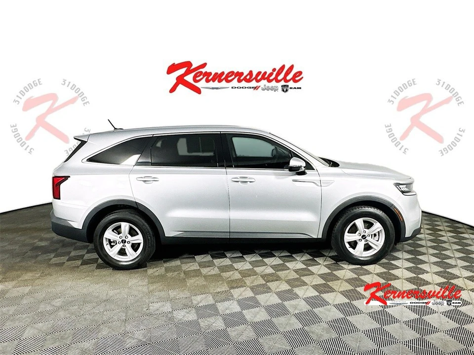 2022 Kia Sorento - Image 8 of 21
