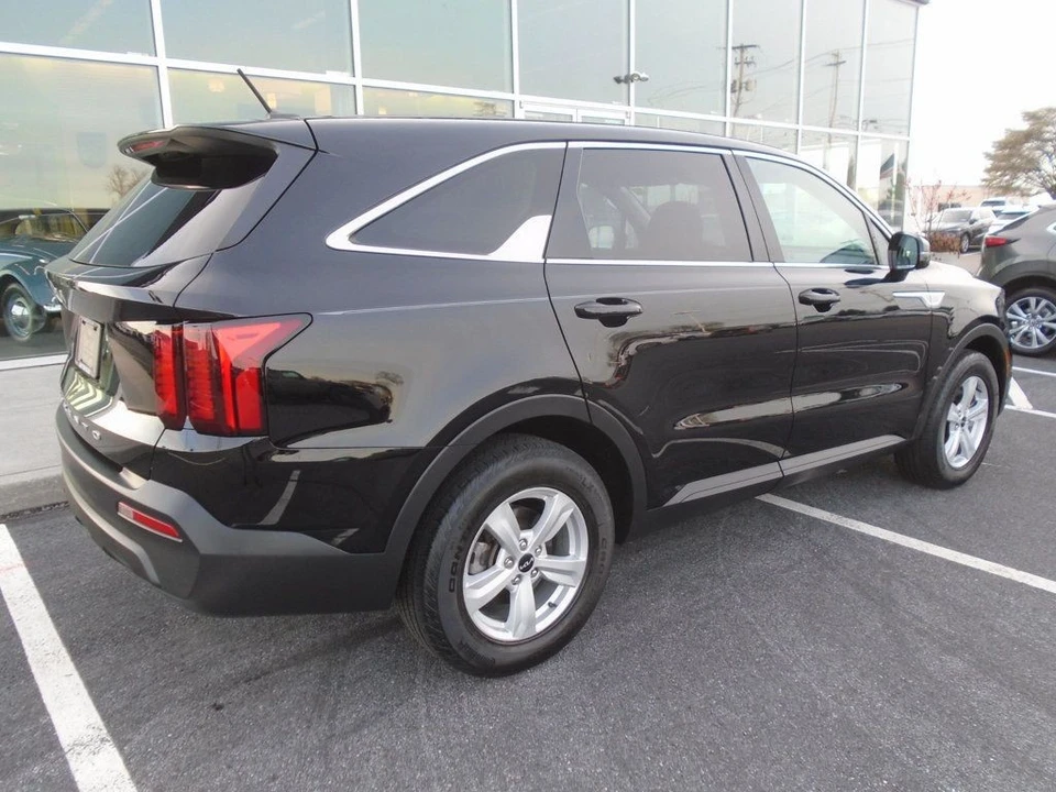 2022 Kia Sorento - Image 4 of 12