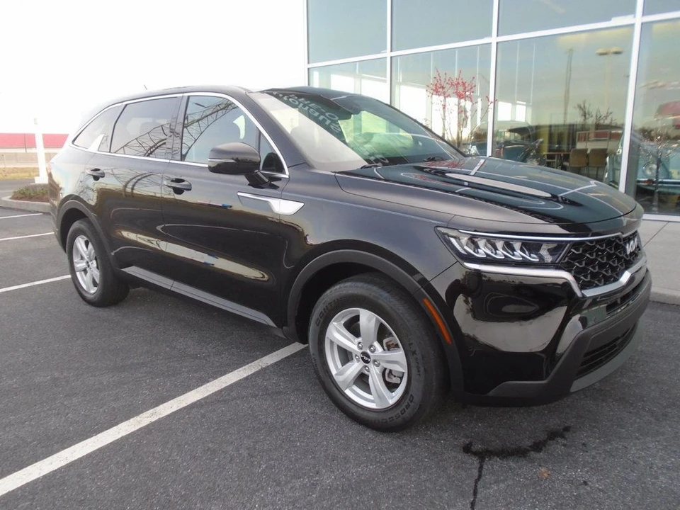 2022 Kia Sorento - Image 2 of 12