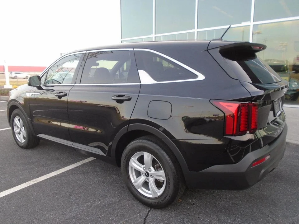 2022 Kia Sorento - Image 6 of 12