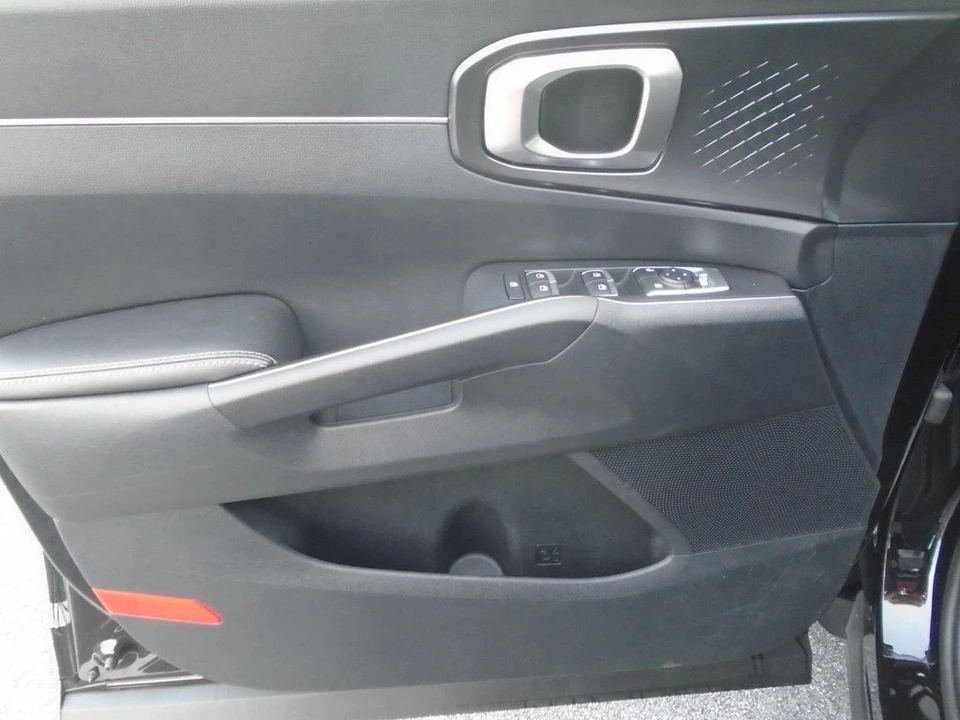 2022 Kia Sorento - Image 10 of 12