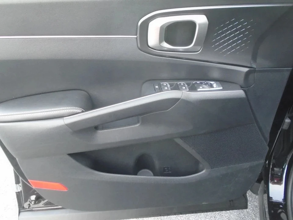 2022 Kia Sorento - Image 10 of 12