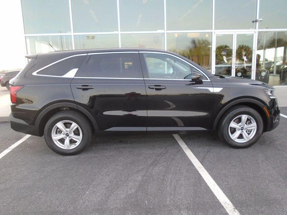 2022 Kia Sorento - Image 3 of 12